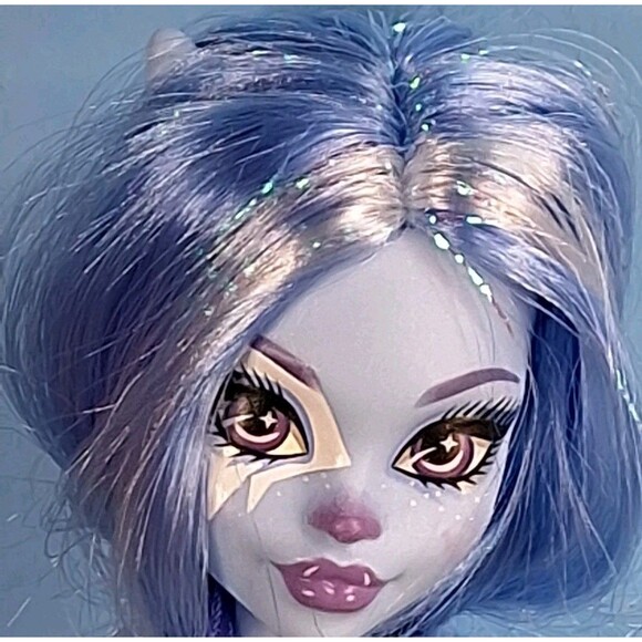 2 Monster High Dolls Draculaura and Abbey Bominable Skulltimate Mattel Toys - Picture 9 of 15